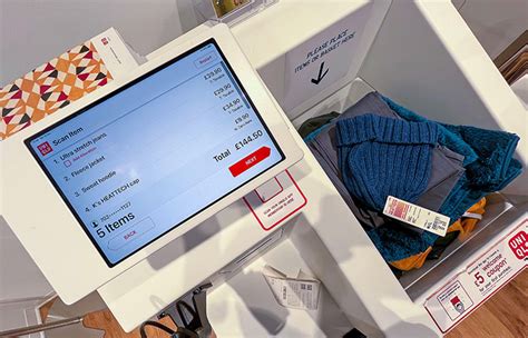 rfid tags uniqlo|UNIQLO checkout technology.